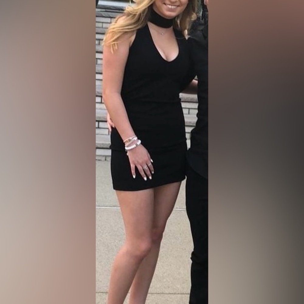 v neck black dress